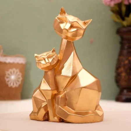 Handcrafted polyresin Cat Family
